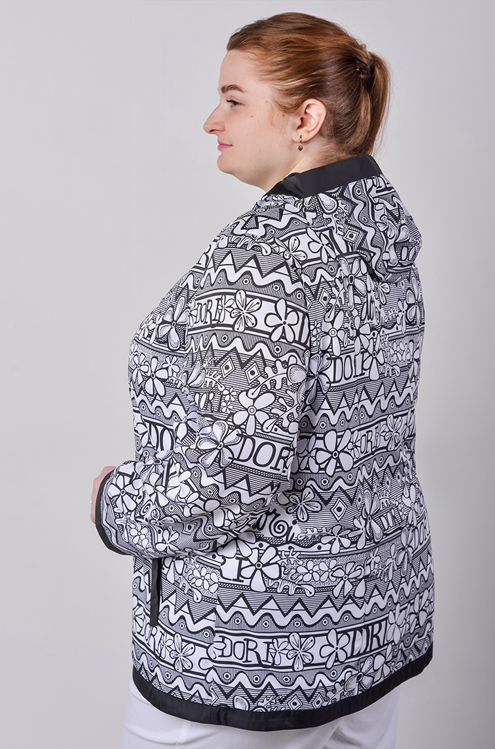 Вітрівка трапеція з вшитим капюшоном та кишенями великих розмірів