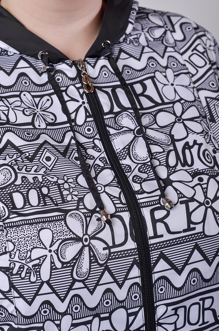 Вітрівка трапеція з вшитим капюшоном та кишенями великих розмірів