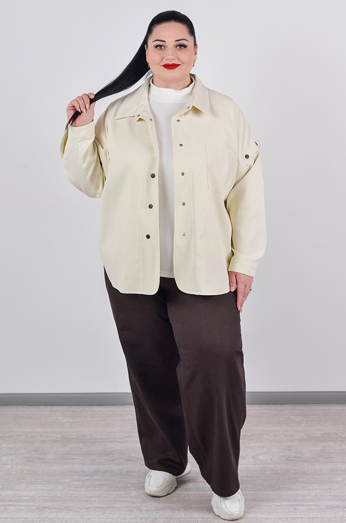 Ветровка молочного цвета на пуговицах с отстегивающимися рукавами больших размеров