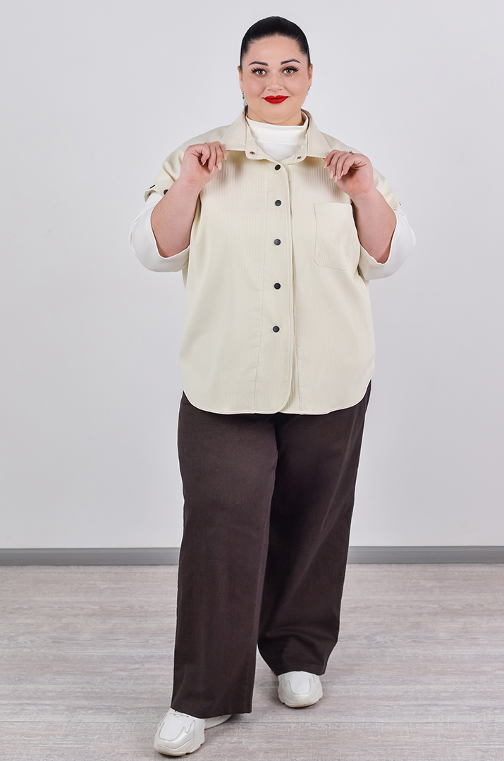 Ветровка молочного цвета на пуговицах с отстегивающимися рукавами больших размеров