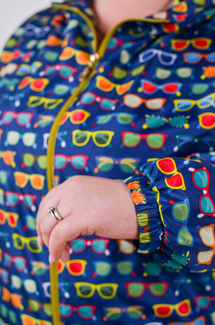 Вітрівка з плащівки та з регульованим низом великих розмірів