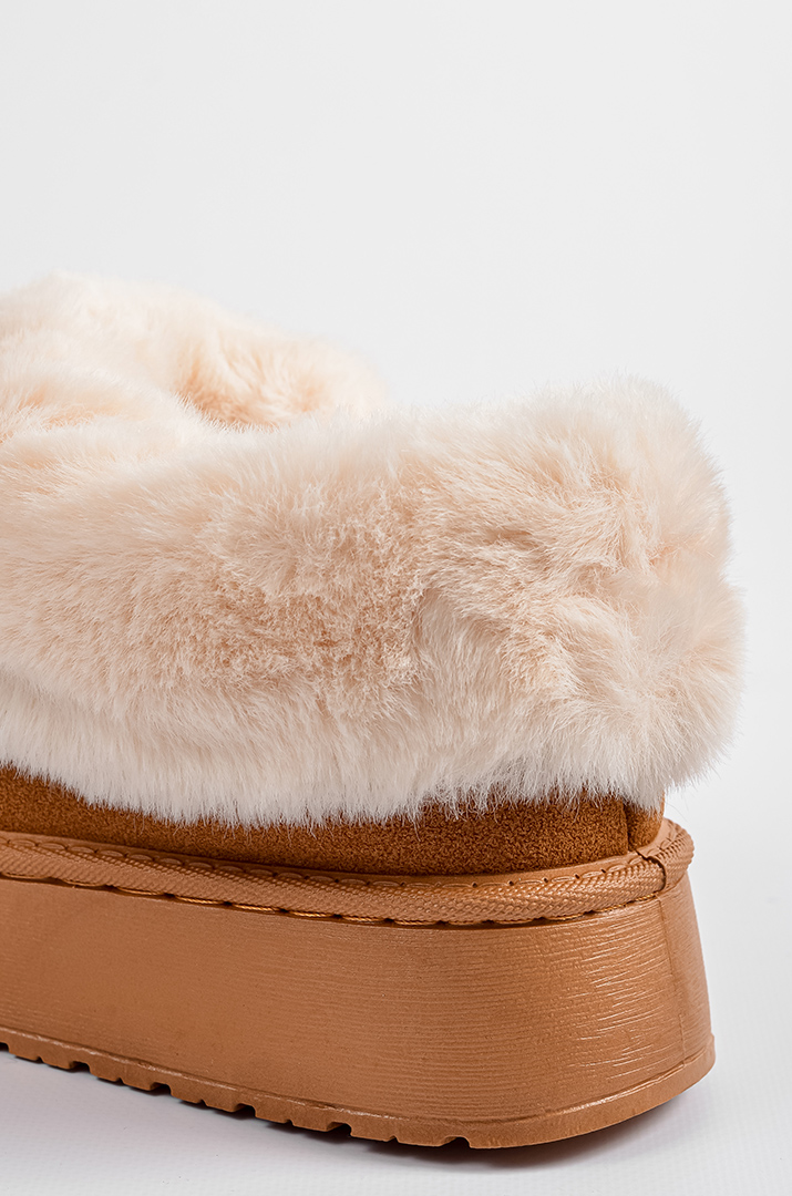 Зимові уггі у рудому відтінку з об’ємним екохутром великих розмірів