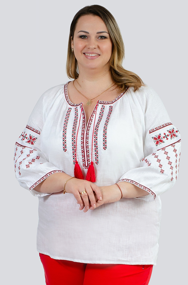 Вишиванка в національному стилі великих розмірів