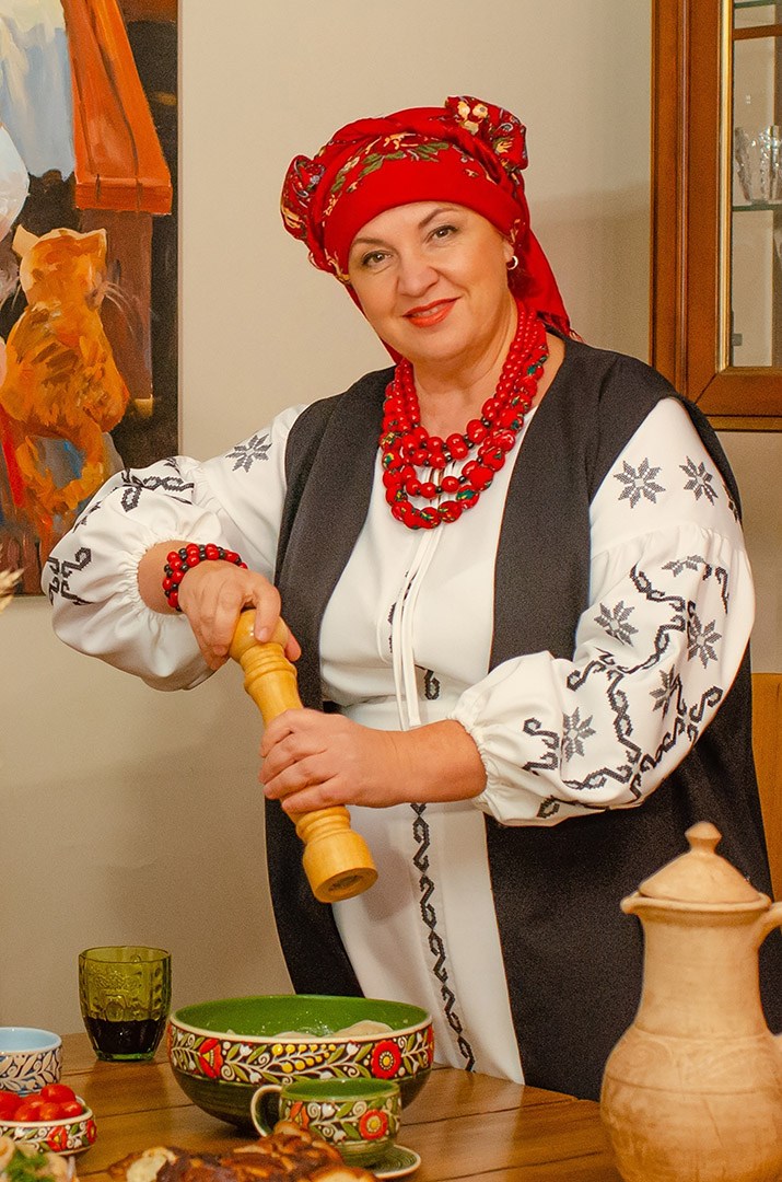 Вишиванка-сукня з поясом великих розмірів