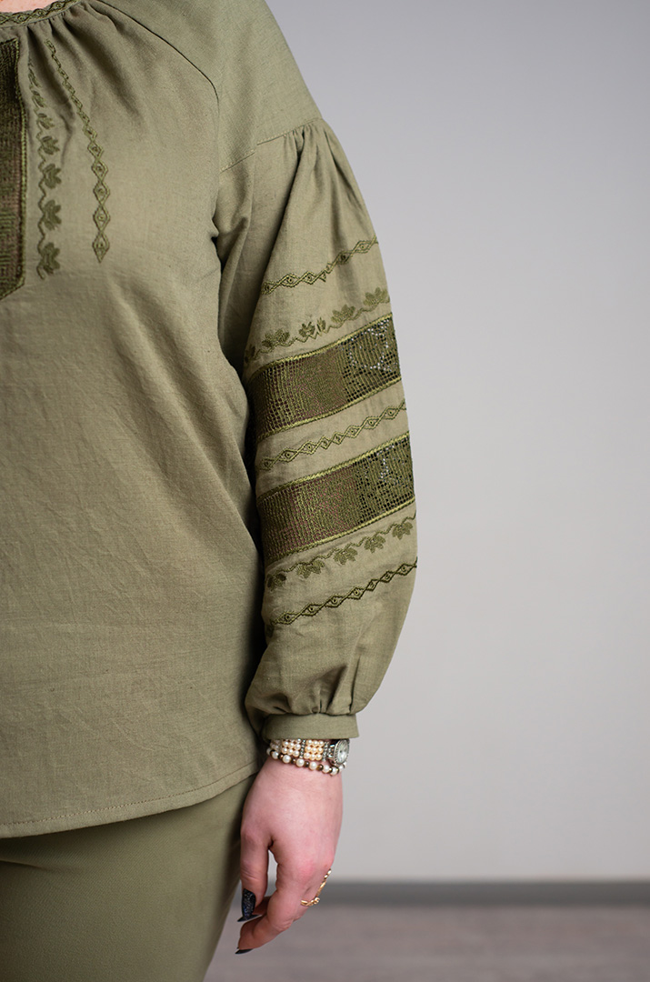 Вышиванка-блуза льняная больших размеров