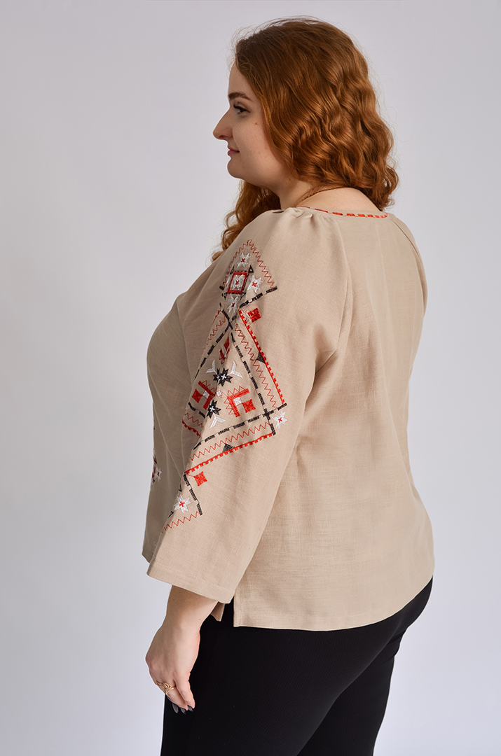 Вышиванка-блуза с пуговицами больших размеров