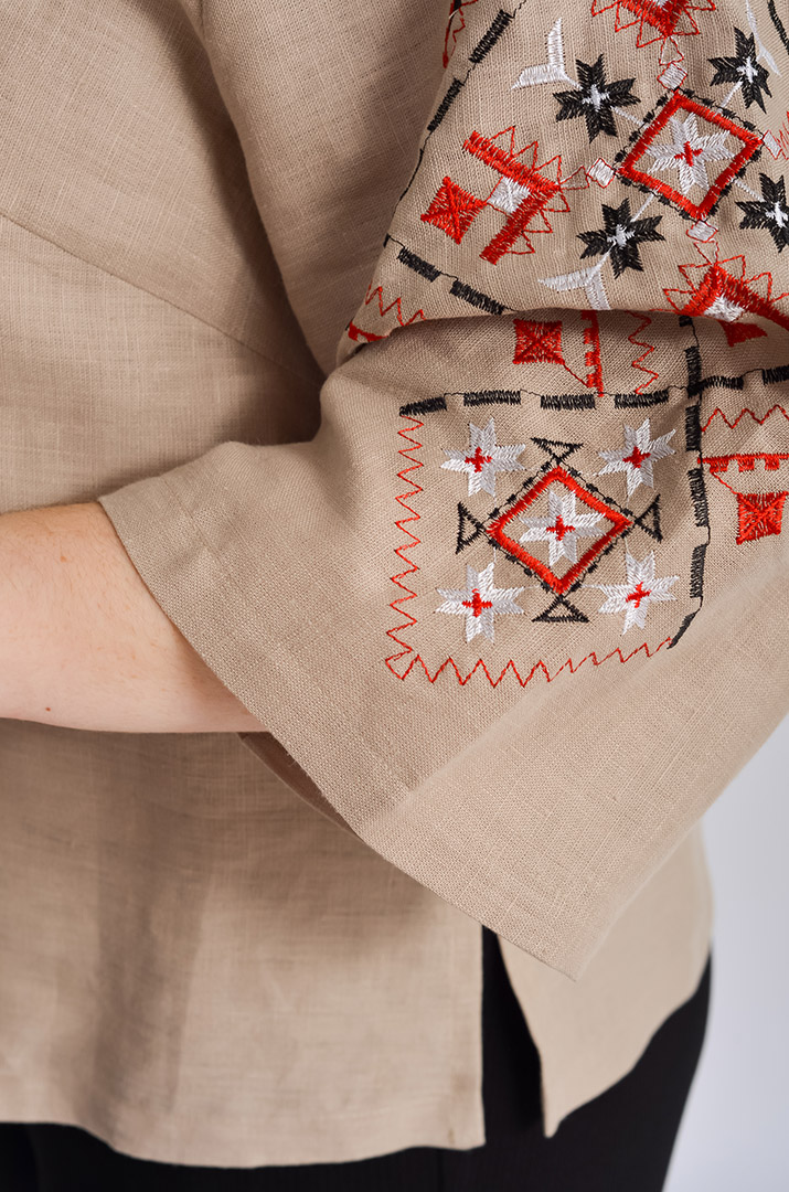 Вышиванка-блуза с пуговицами больших размеров