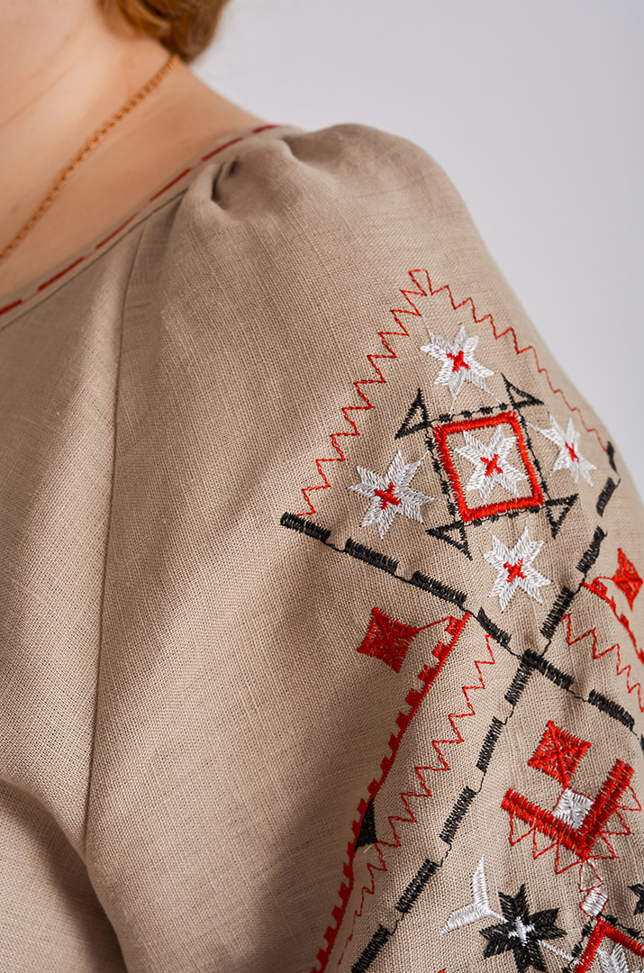 Вышиванка-блуза с пуговицами больших размеров