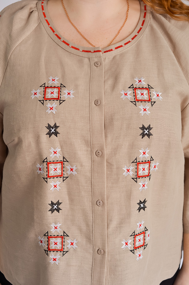 Вышиванка-блуза с пуговицами больших размеров