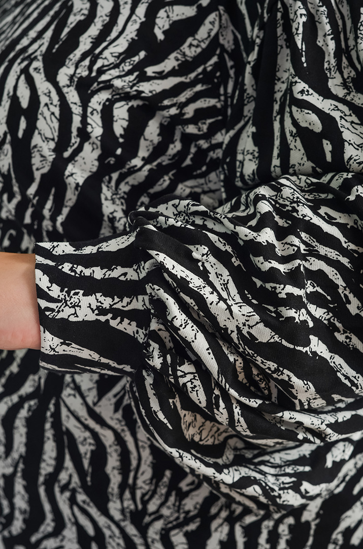 Блуза із довгим рукавом і графічним мотивом великих розмірів