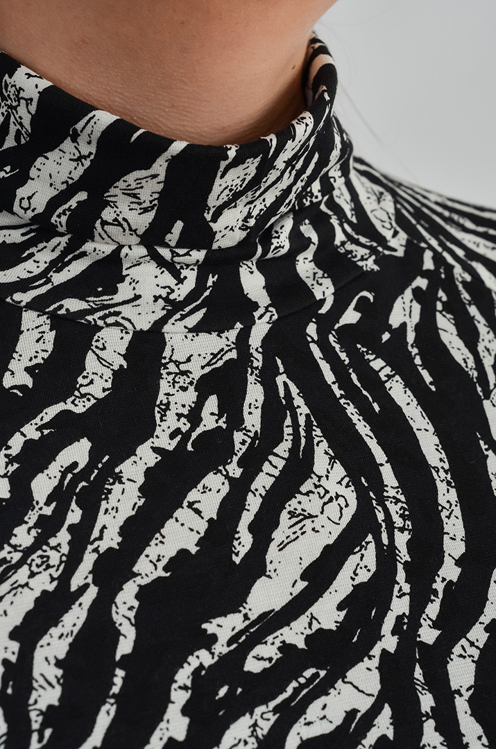 Блуза із довгим рукавом і графічним мотивом великих розмірів