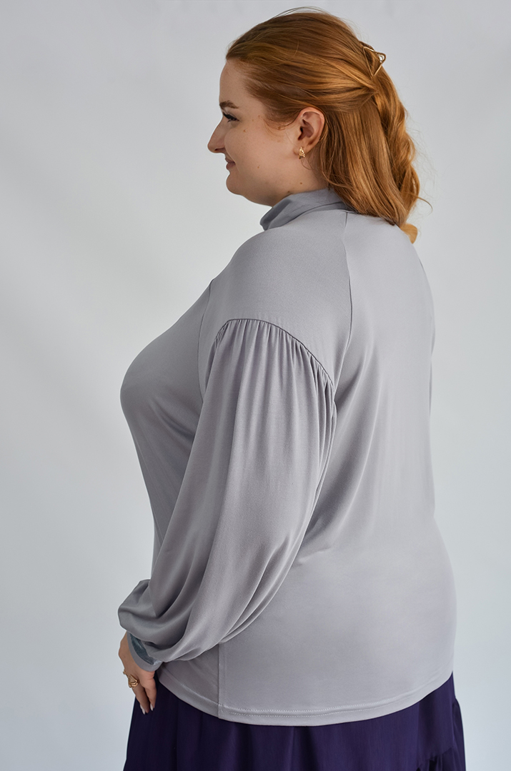 Блуза з довгими рукавами та фактурними деталями великих розмірів