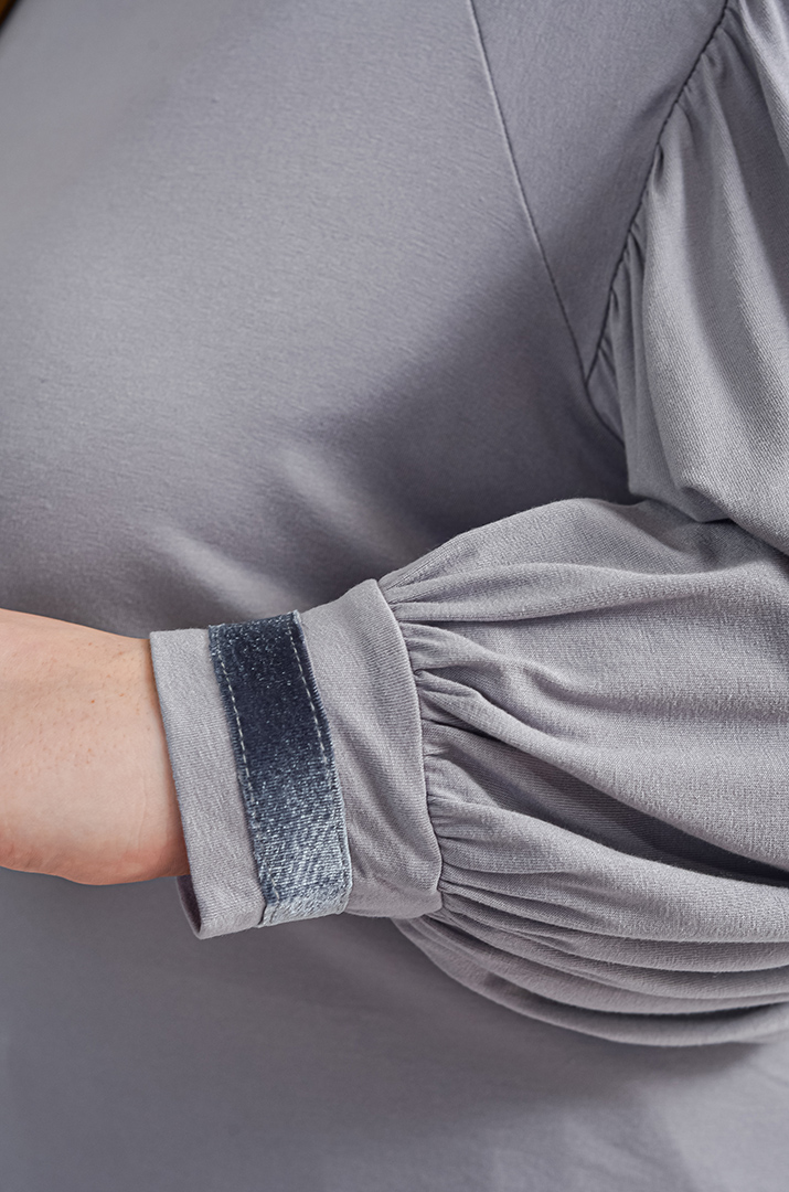 Блуза з довгими рукавами та фактурними деталями великих розмірів