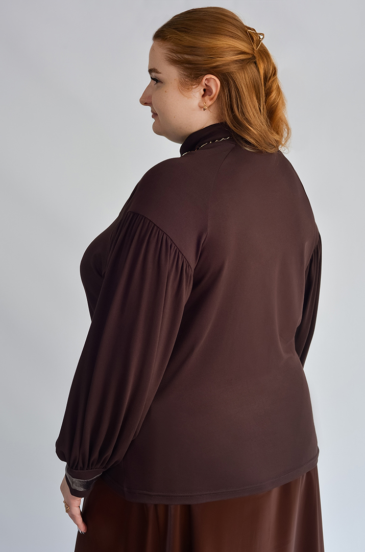 Блуза з довгими рукавами та фактурними деталями великих розмірів