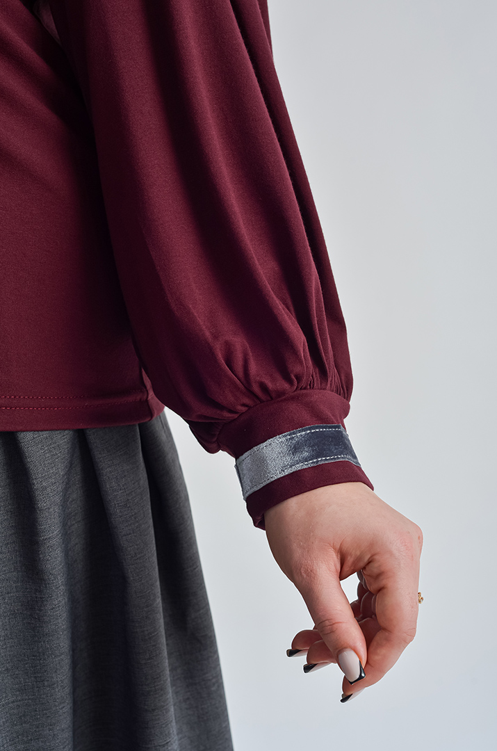 Блуза з довгими рукавами та фактурними деталями великих розмірів