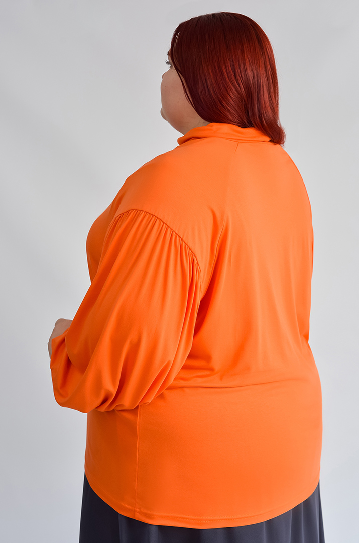 Блуза з довгими рукавами та фактурними деталями великих розмірів