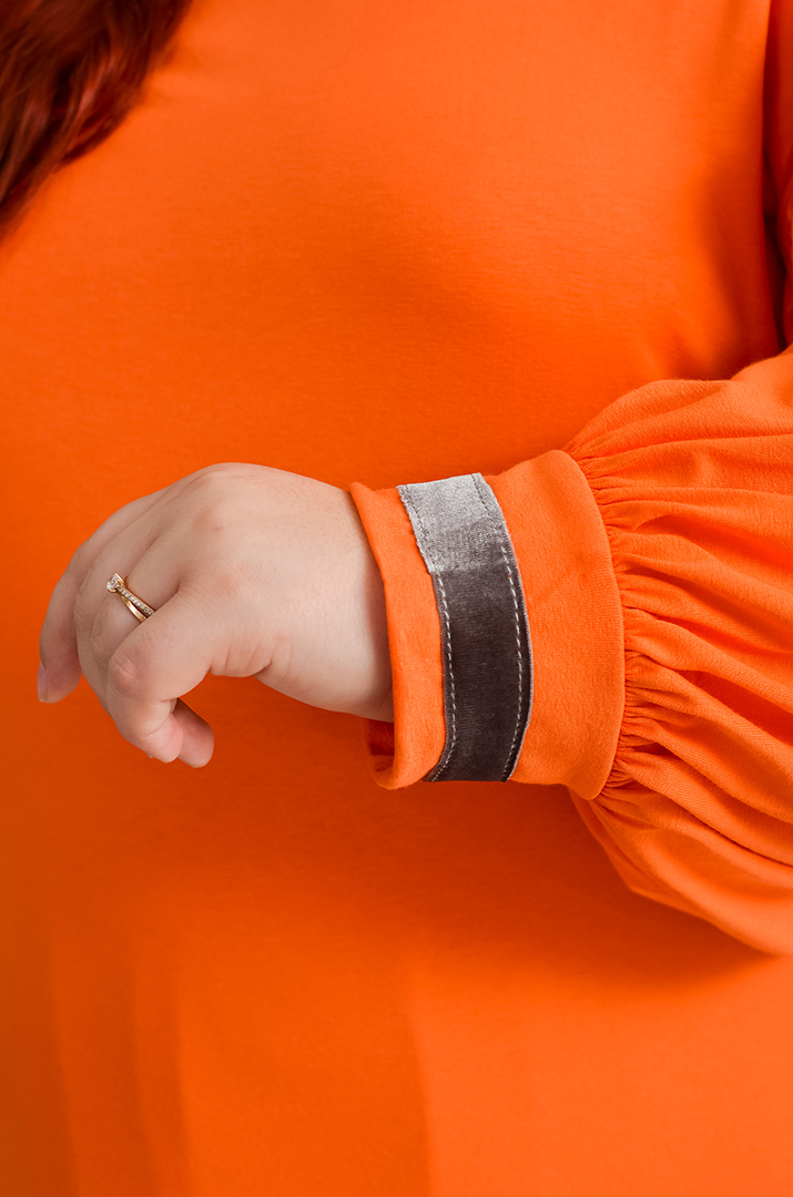 Блуза з довгими рукавами та фактурними деталями великих розмірів