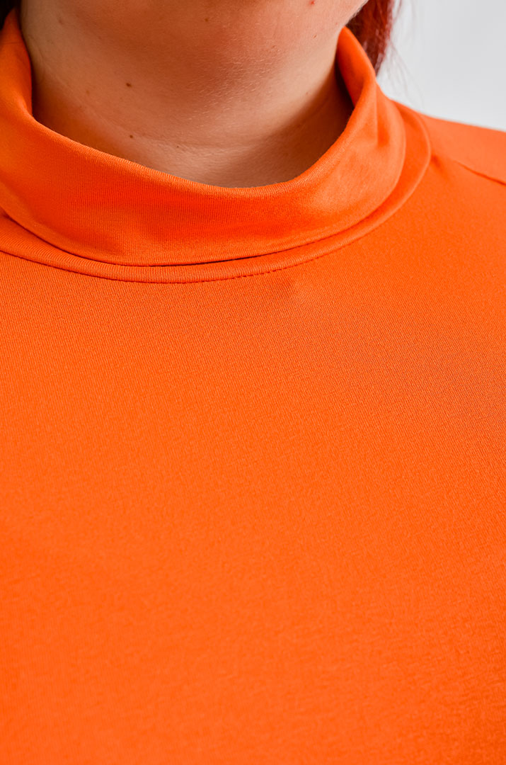 Блуза з довгими рукавами та фактурними деталями великих розмірів