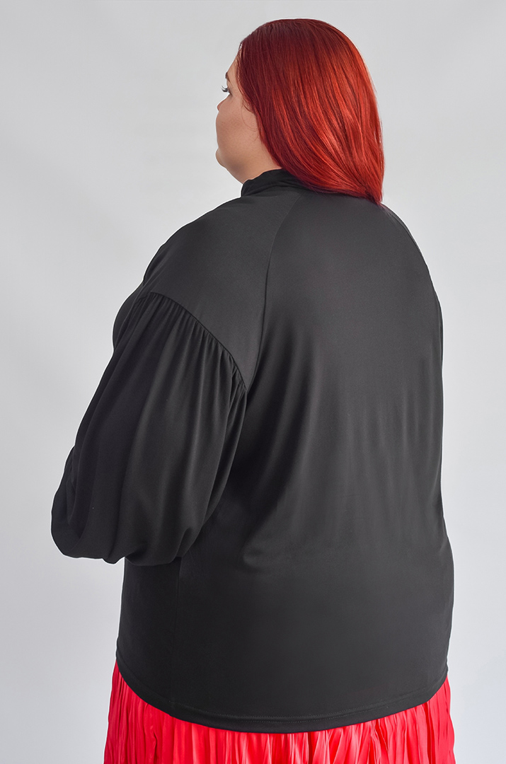 Блуза з довгими рукавами та фактурними деталями великих розмірів