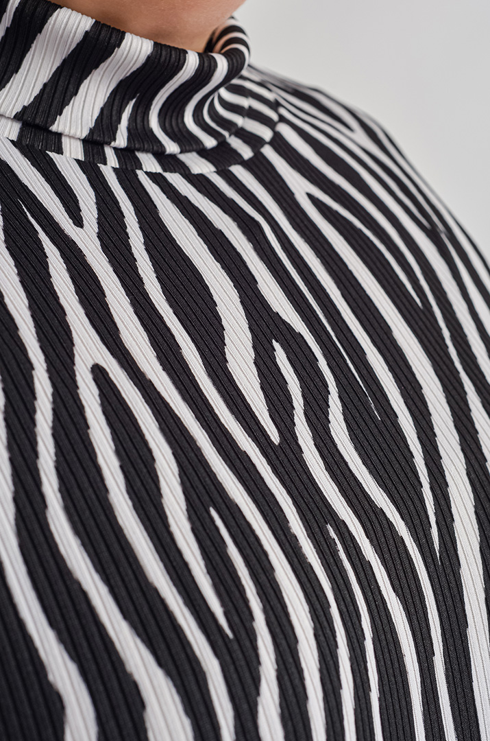 Гольф з трикотажу рубчик з укороченим рукавом і принтом великих розмірів