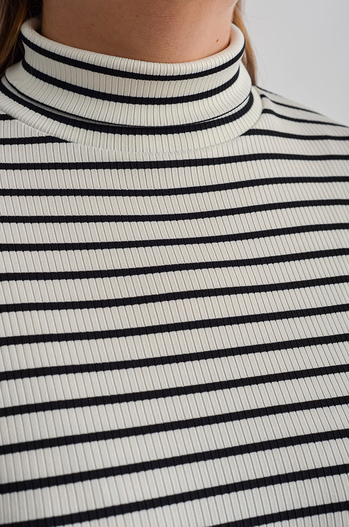 Гольф з трикотажу рубчик з укороченим рукавом і принтом великих розмірів