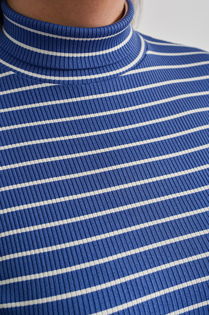 Гольф у синьо-білу смужку з довгим рукавом великих розмірів