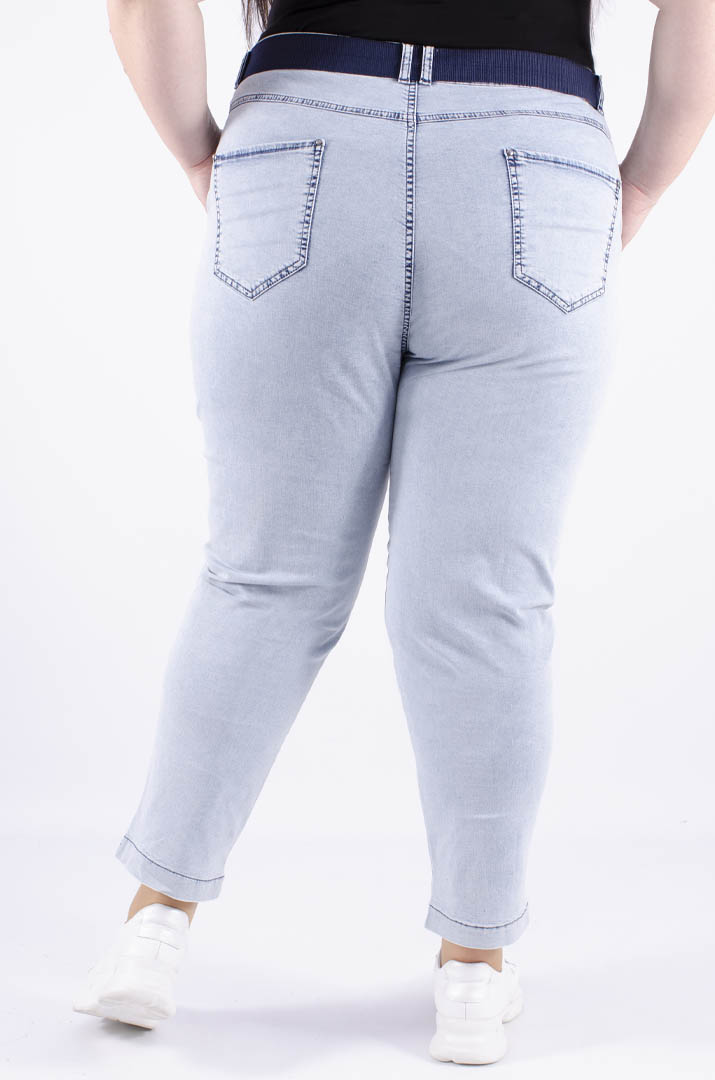 Світлі джинси банани з поясом батал