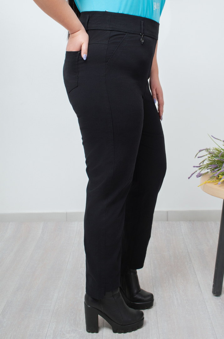 Джинси на еластичному поясі з прикрасою батал