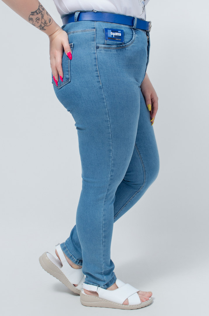 Стильні джинси з кольоровим поясом батал