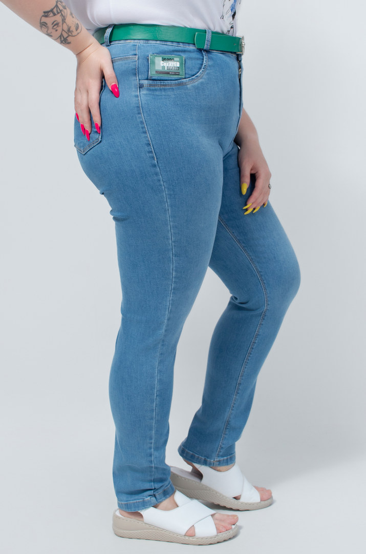 Стильні джинси з кольоровим поясом батал