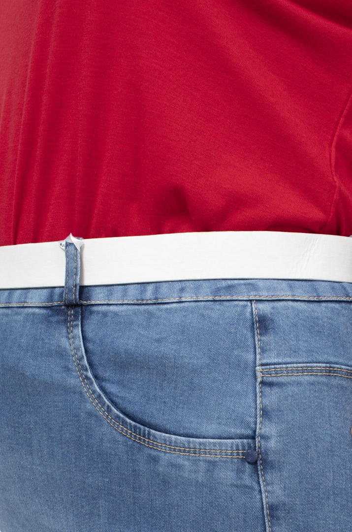 Стильні джинси з кольоровим поясом батал