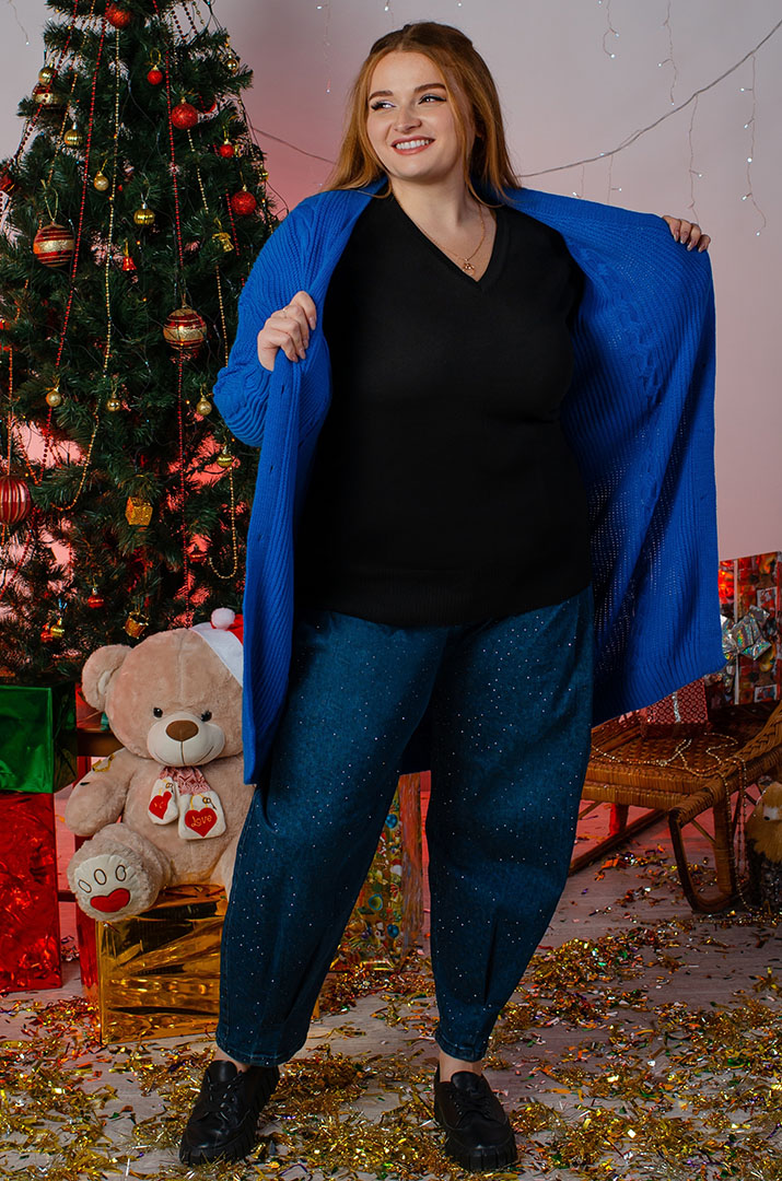 Пуловер в'язаний однотонний з трикутною горловиною батал