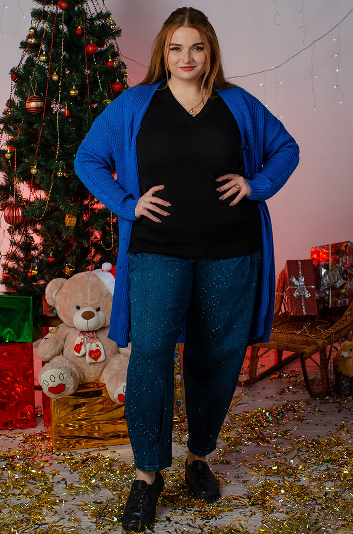 Пуловер в'язаний однотонний з трикутною горловиною батал