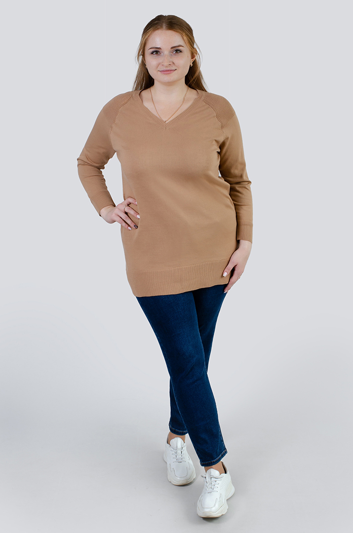 Пуловер в'язаний однотонний з трикутною горловиною батал