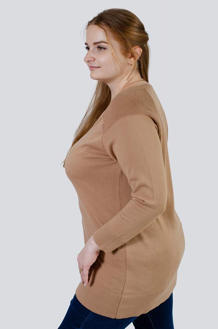 Пуловер в'язаний однотонний з трикутною горловиною батал