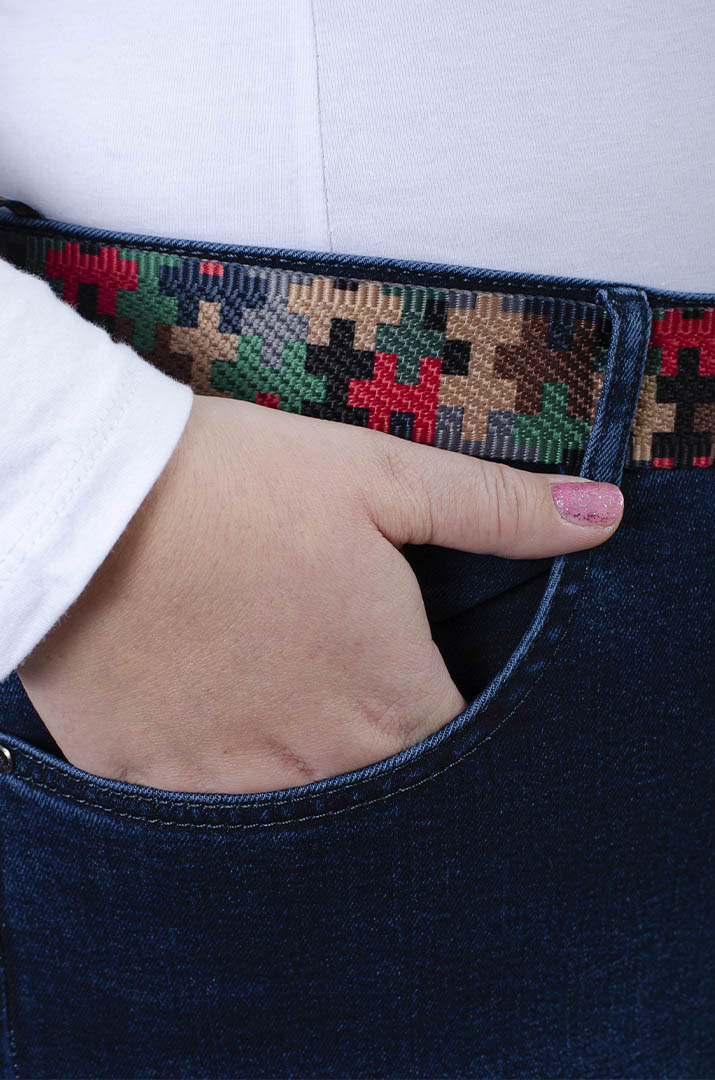 Джинси з високою посадкою і яскравим поясом батал