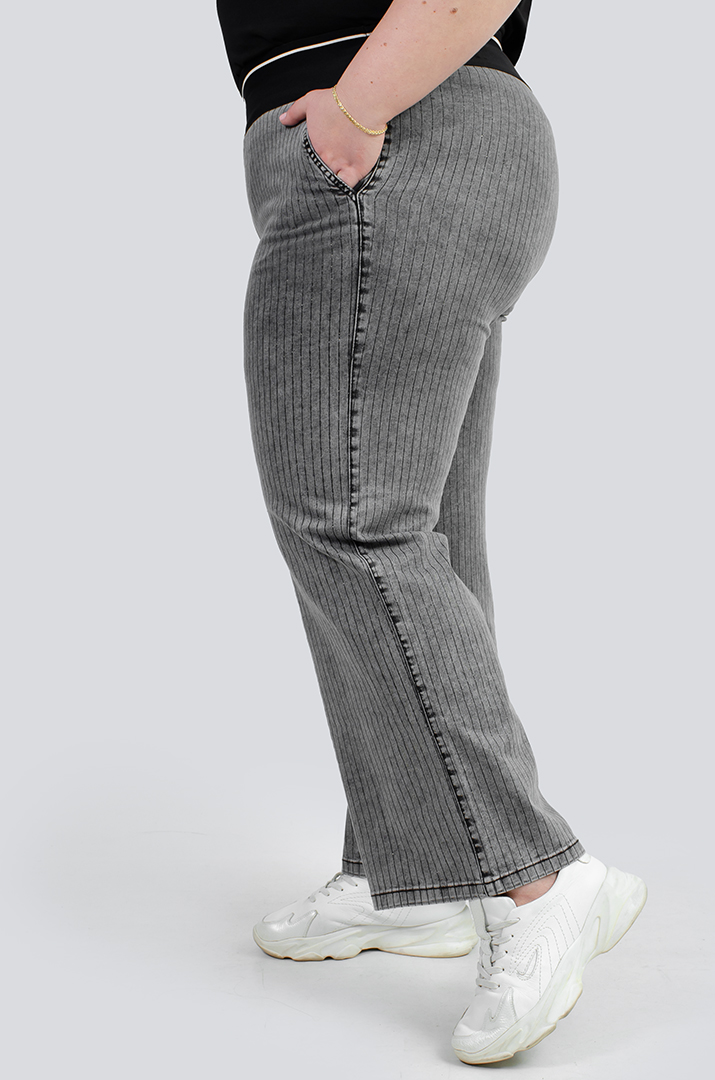 Джинси середні в вертикальну смужку великих розмірів