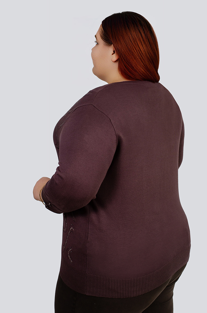 Джемпер в узор из стразов больших размеров