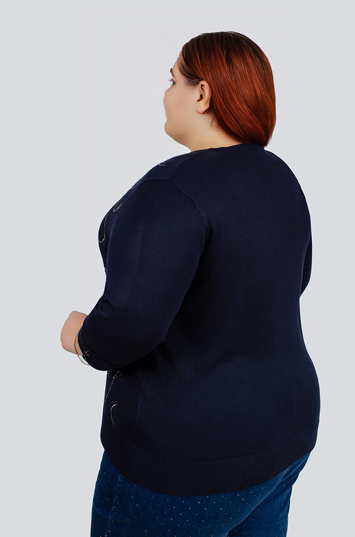 Джемпер в узор из стразов больших размеров