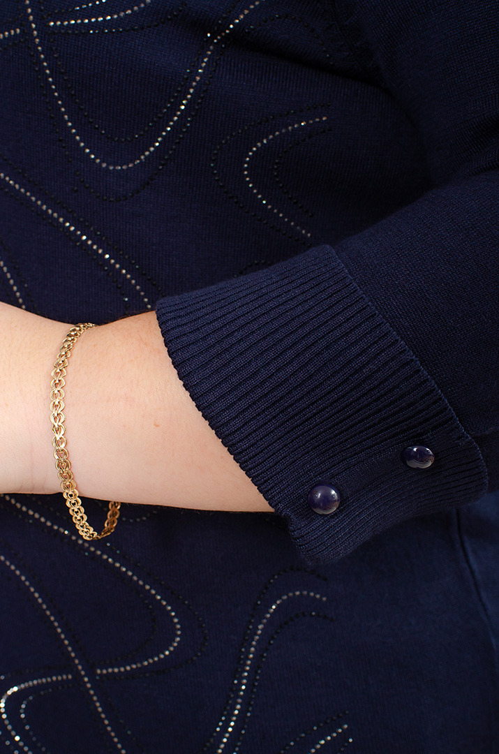 Джемпер в узор из стразов больших размеров