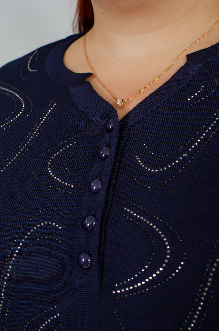 Джемпер в узор из стразов больших размеров