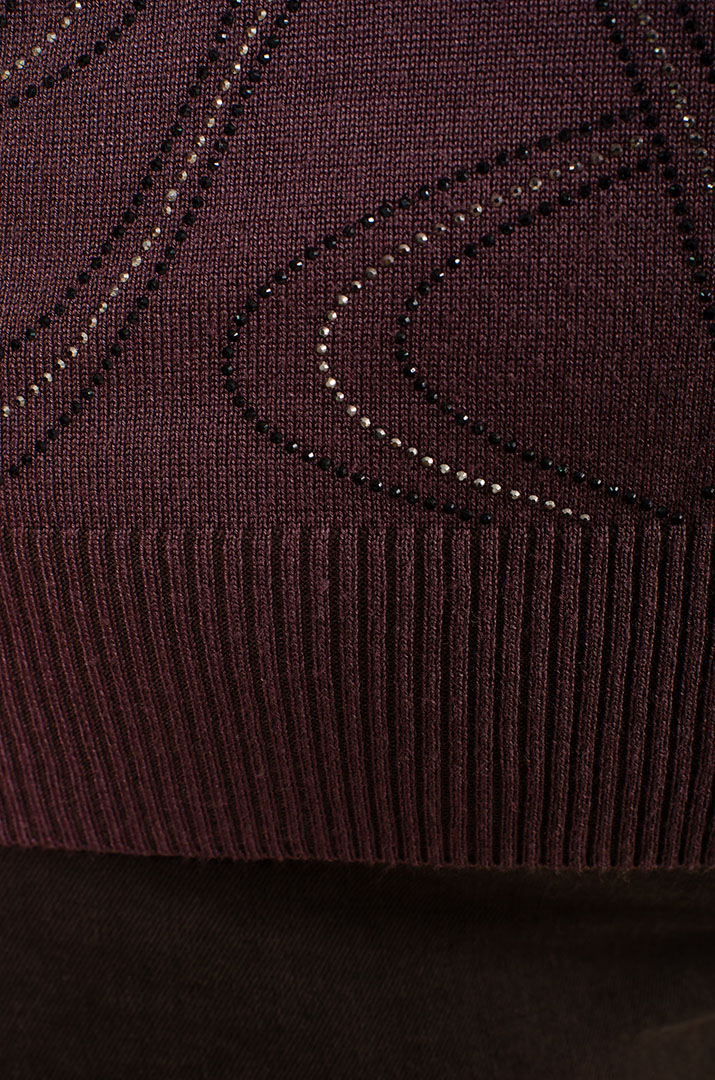 Джемпер в узор из стразов больших размеров