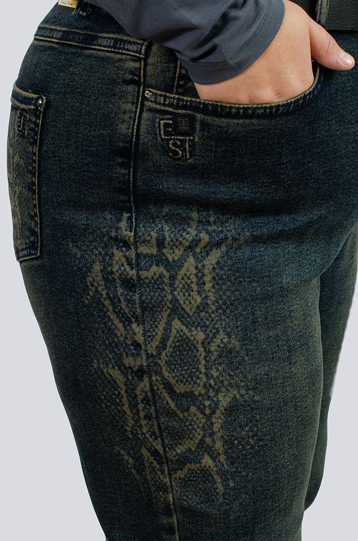 Джинси з принтом та поясом великих розмірів