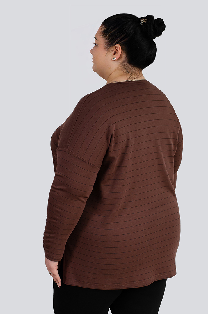 Джемпер в горизонтальную полоску со стразами больших размеров