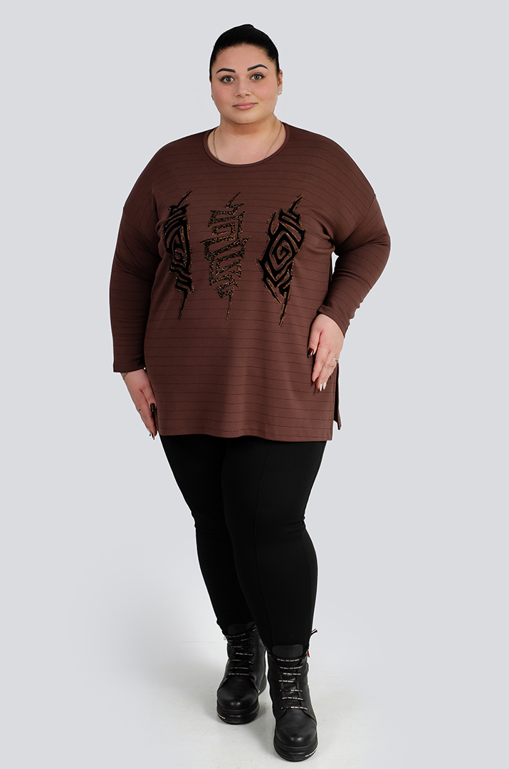 Джемпер в горизонтальную полоску со стразами больших размеров