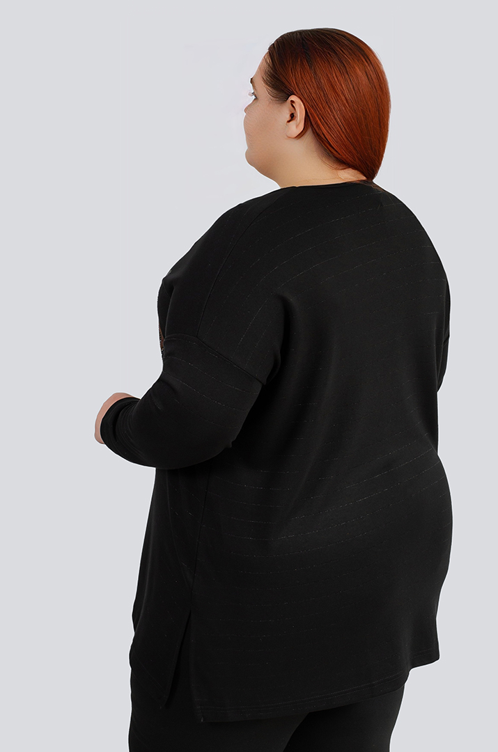 Джемпер в горизонтальную полоску со стразами больших размеров