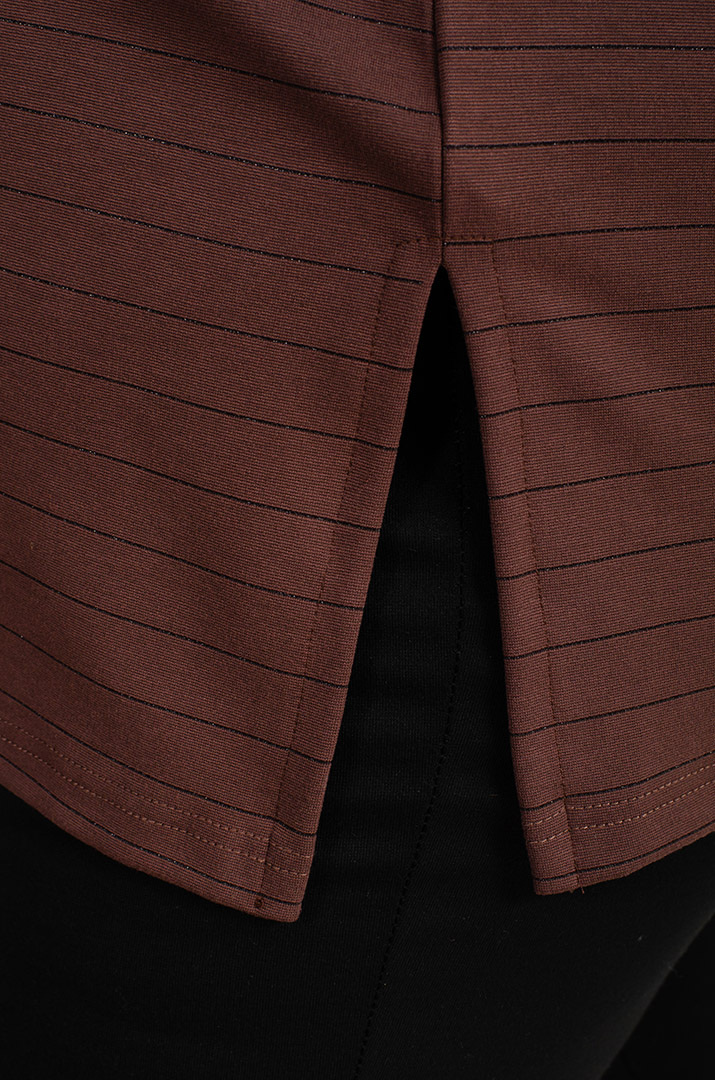 Джемпер в горизонтальную полоску со стразами больших размеров