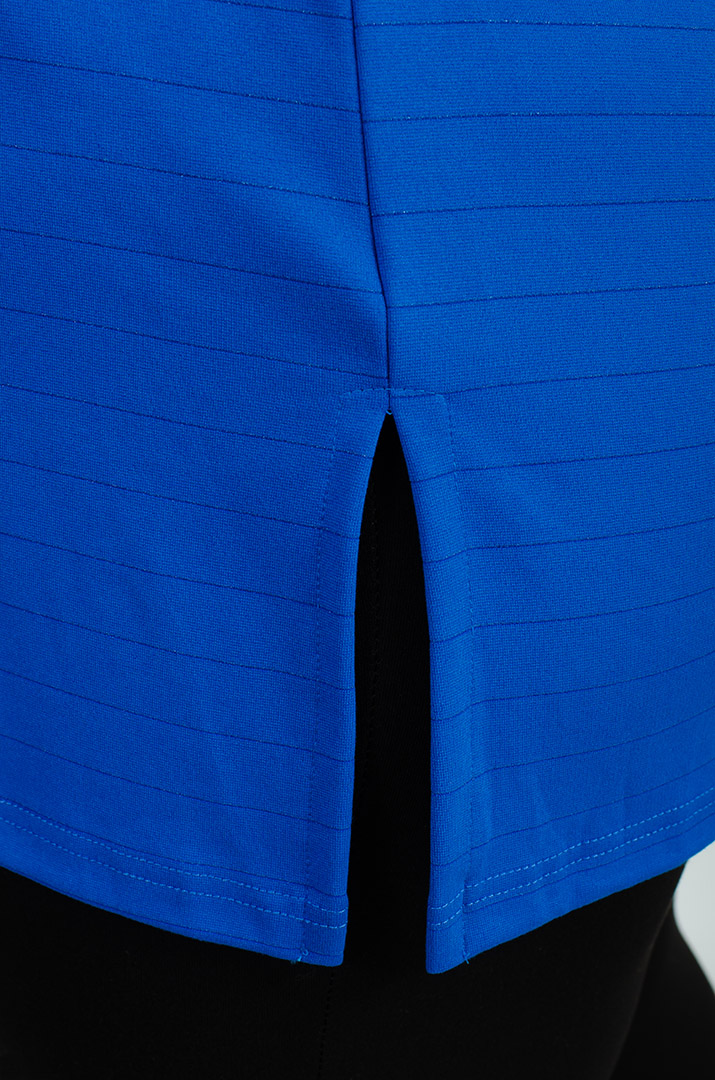 Джемпер в горизонтальную полоску со стразами больших размеров