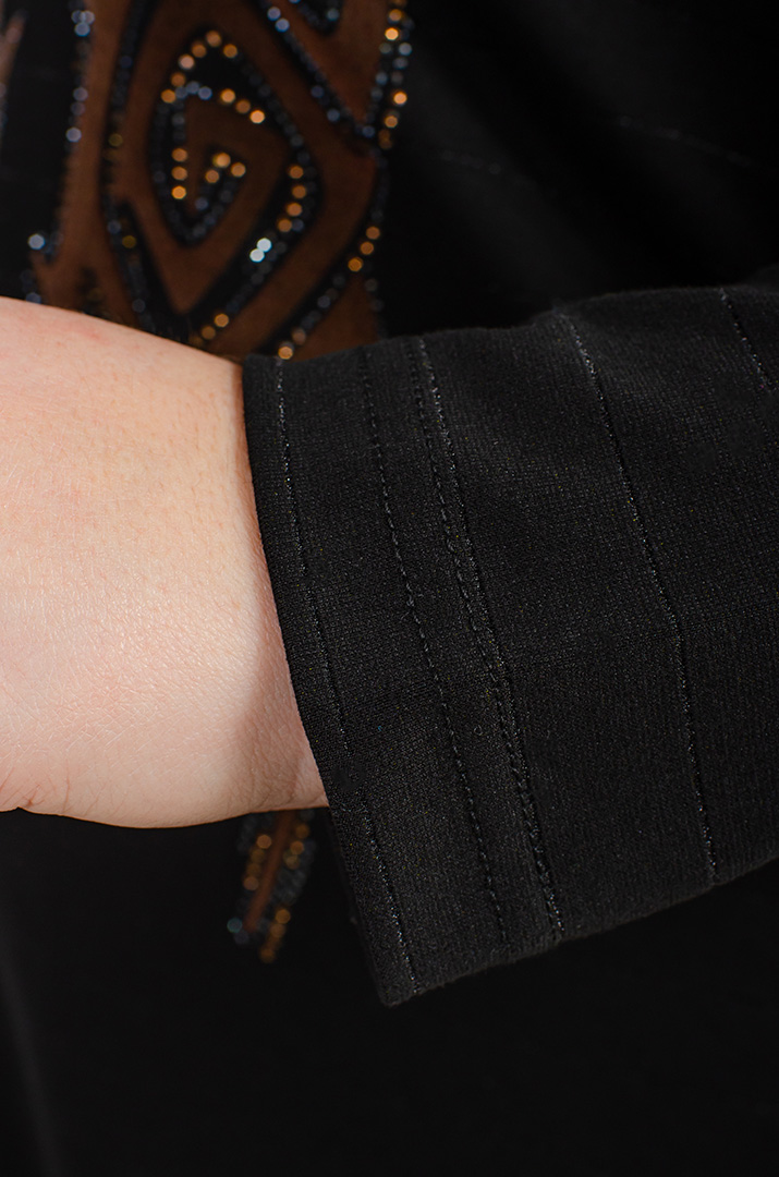 Джемпер в горизонтальную полоску со стразами больших размеров