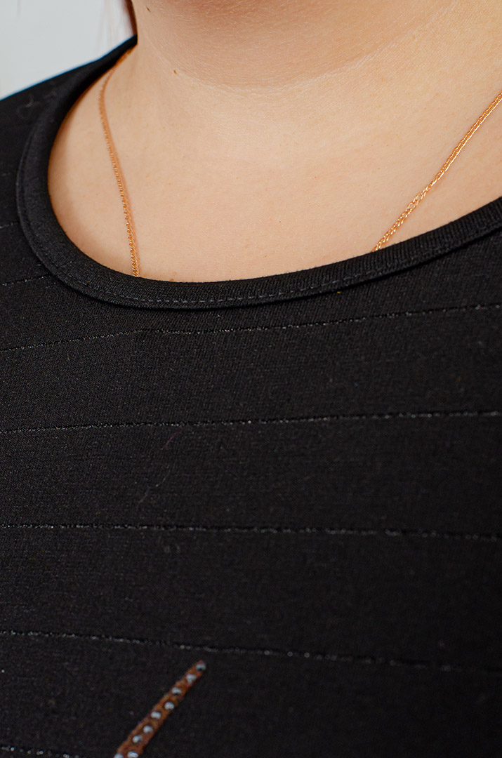 Джемпер в горизонтальную полоску со стразами больших размеров